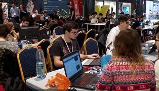 Sătui de teorie, elevii români se îndreaptă spre școala alternativă - cursuri opționale, workshop-uri și competiții