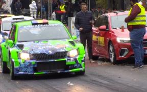 Spectacol pe Bulevardul Kiseleff din Capitală. Maşinile tunate s-au întrecut în etapa naţională de raliu