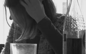 Alcoolismul, boala la care sunt vulnerabile femeile de carieră