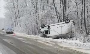 Accidente grave și zeci de răniți, după prima ninsoare din această iarnă