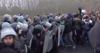 Mii de bulgari au protestat pe șosele, după creșterea prețului la carburanți