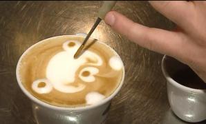 Arta în cafea. Fiecare ceașcă prinde povestea ei, în mâinile unui barista