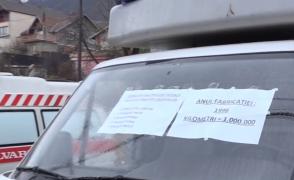 Protest inedit la Spitalul Municipal Orşova! Managerul a scos maşinile vechi la poartă