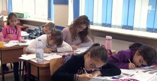 Primele controverse pe proiectul care cere mai puţine ore la şcoală pentru elevi