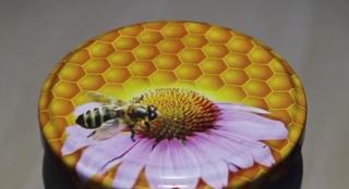 Mierea pentru elevi, val de controverse. Nutriţioniştii nu văd cu ochi buni cadoul guvernanţilor