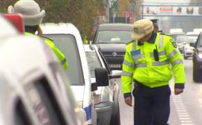 Anvelopele de iarnă, la control! Cozi la vulcanizări, poliţiştii au făcut filtre pentru verificarea cauciucurilor