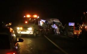 Primele imagini de la accidentul cu două mașini şi o dubă, de la marginea Iașiului. Doi șoferi au murit între fiarele contorsionate