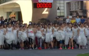 300 de cupluri au participat în cursa mireselor din Bangkok, in Thailanda