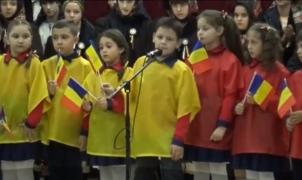 Ziua Naţională, sărbătorită în avans într-o comună din Bistriţa, printr-o impresionantă paradă cu făclii