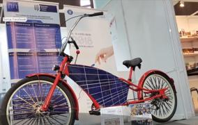 Un tânăr din Hunedoara a creat o bicicletă solară din materiale reciclabile