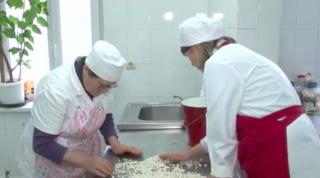 Ziua Bucovinei, sărbătorită cu sute de kilograme de fasole, morcovi şi cârnaţi, în Suceava