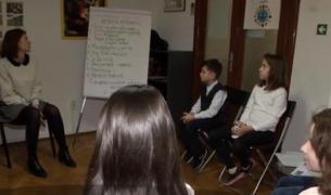 Curs de bune maniere pentru copii, organizat de Fundația Dan Voiculescu pentru Dezvoltarea României, în parteneriat cu PlaYouth România