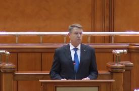 Ședinţă solemnă la Parlament, cu atacuri și replici tăioase