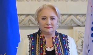 Guvernul promite mii de euro pentru profesorii din mediul rural. Între timp, elevii merg la toaletă în curtea școlii