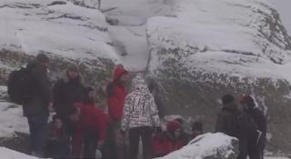 Alertă în Bucegi. O familie cu un copil de 11 ani a rămas captivă câteva ore pe munte, până când salvatorii i-au găsit