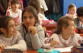 Elevii au intrat în febra sărbătorilor, iar părinții în economii