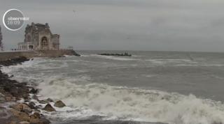 Cod galben de vânt în judeţele Constanţa şi Tulcea. Valurile ajung până la 3 metri înălţime