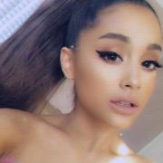 Ariana Grande a fost îndrăgostită de Justin Timberlake. Top 5 lucruri pe care nu le ştii despre artistă