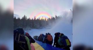 Fenomen rar deasupra masivului Postăvaru: curcubeu format în jurul Soarelui (Video)