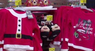 Cele mai nefericite cadouri de Crăciun. Cei mai mulţi români primesc sub brad pijamale