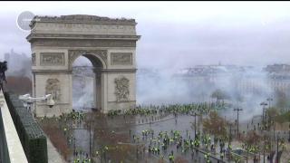 Guvernul de la Paris ar putea renunţa la majorarea taxei pentru carburanţi