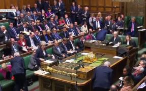 Tensiuni pe scena politică britanică. Aprobarea acordului pentru Brexit în Parlamentul de la Londra, pusă sub semnul întrebrii