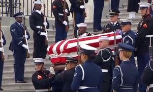 Momente impresionante la funeraliile lui George Bush Senior
