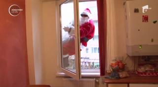 Moșul Crăciun din Mureș a făcut o repetiție de intrat pe geam