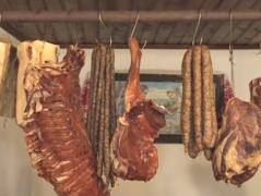 Cârnații și șunca, ”bonusul” pentru turiștii care ajung în Mărginimea Sibiului