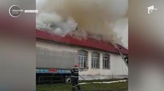 Incendiu puternic la Liceul Tehnologic din Craiova. 50 de elevi au fost evacuați