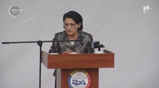 Ministrul Educaţiei vrea laptopuri, tablete şi table inteligente în şcoli