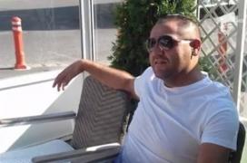 Iubitul tinerei snopite în bătaie într-o spălătorie, căutat la domiciliu de poliţişti