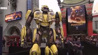 A avut loc premiera celui mai nou film din seria "Transformers", la Hollywood. Sute de oameni au participat la eveniment