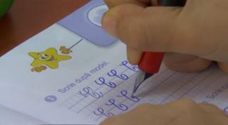 Copilul care şi-a ucis bunica pentru că nu l-a lăsat la calculator, din nou la şcoală. Părinţii celorlalţi elevi au protestat