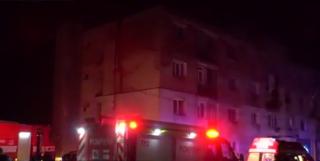 Peste 30 de oameni s-au intoxicat cu fum într-un bloc din Botoşani, din cauza unui incendiu