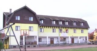 Un preot din judeţul Mureş construiește locuinţe pentru copii nevoiaşi