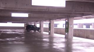 Parcarea modernă de la Străulești e goală, la o lună de la inaugurare. Șoferii s-au speriat de tarifele ridicate