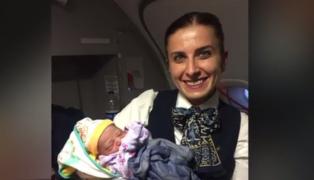 Un băieţel a venit pe lume la o altitudine de peste 12.000 de metri, la bordul unui avion