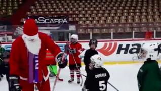 Micii hocheişti ai clubului Dunărea Galaţi, vizitați de Moș Crăciun