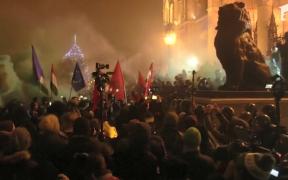 A fost a treia noapte de proteste la Budapesta. Oamenii nu vor creșterea numărului de ore lucrate