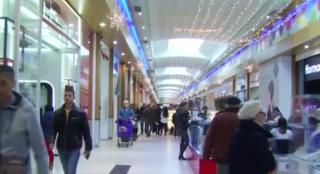 Cum să evităm aglomerația din magazine, în perioada sărbătorilor