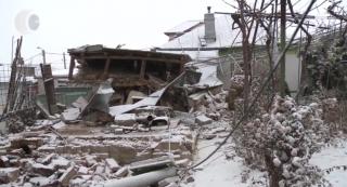 Casă dărâmată de explozie, în Tulcea. O bătrână a ajuns la spital