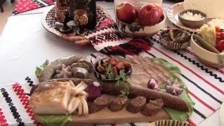 Revelion de poveste în inima Apusenilor, cu bulz, pălincă și sănii trase de cai