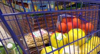 Cumpărăturile făcute de curier, tot mai populare printre români