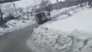 Ambulanță din Gorj, filmată în timp ce gonea cu ușile din spate deschise