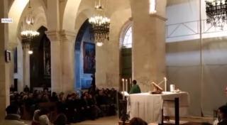 Marijuana în loc de tămâie în cădelnița unui preot din Italia. Slujba a avut un final haotic