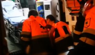 Intervenție la limită în Neamț. Bărbat în stop cardiorespirator, salvat de pompieri din flăcări