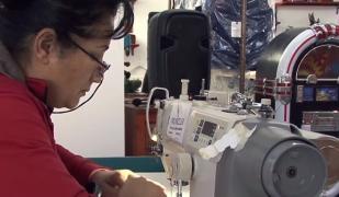 Muncitori din sectorul privat, plătiți din banii statului