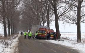 O camionetă s-a ciocnit cu o autospecială SMURD, la Focșani. Cinci persoane au ajuns la spital