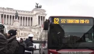 Protest cu sute de autobuze la Roma, traficul a fost paralizat